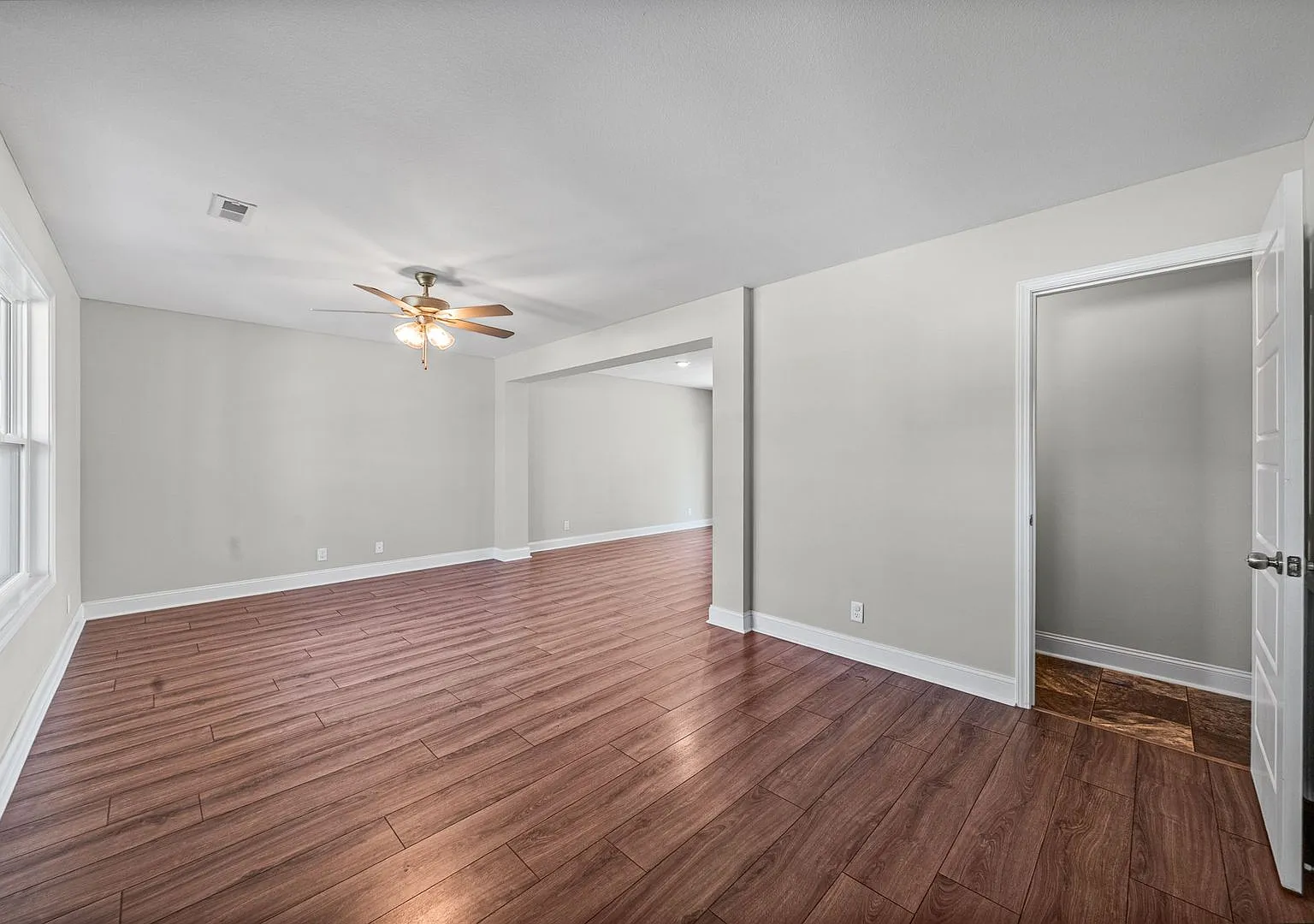 Pet Friendly 4 Bedroom — Photo 4