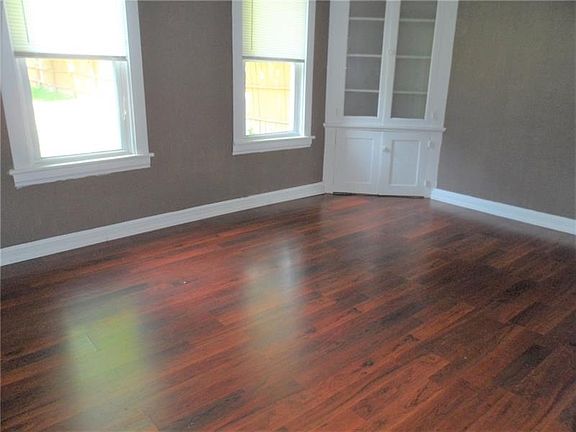 4th image of 621 George St