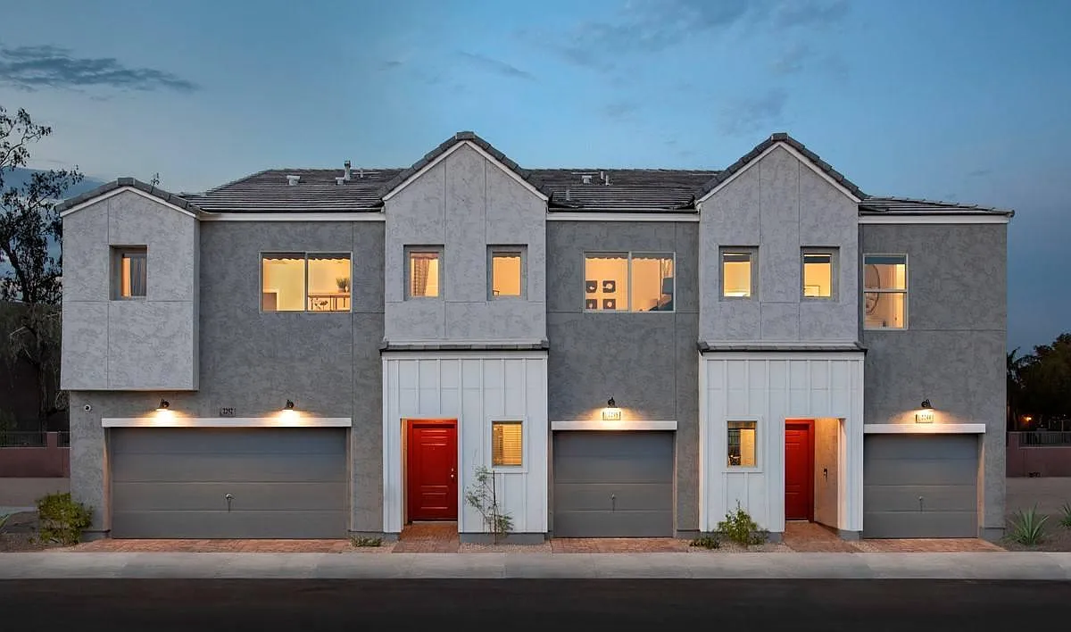 2224 W Harmont Dr — Photo 1