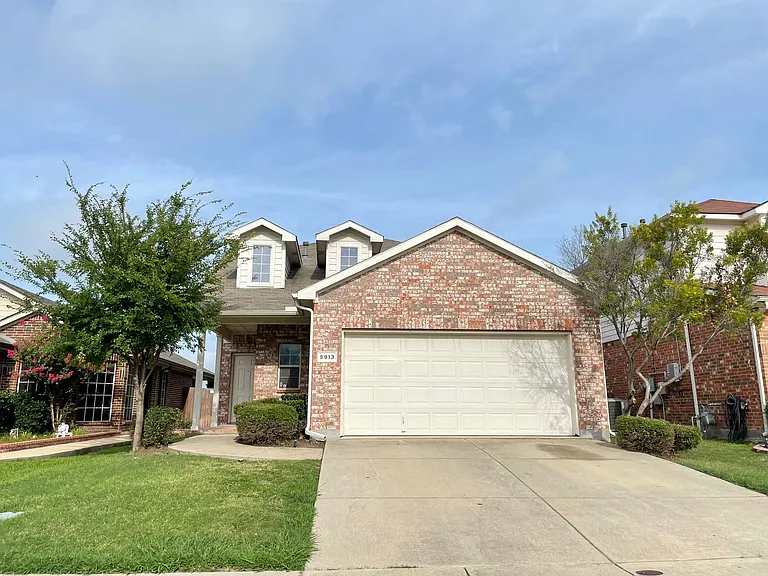 5913 Missy Ln — Photo 1