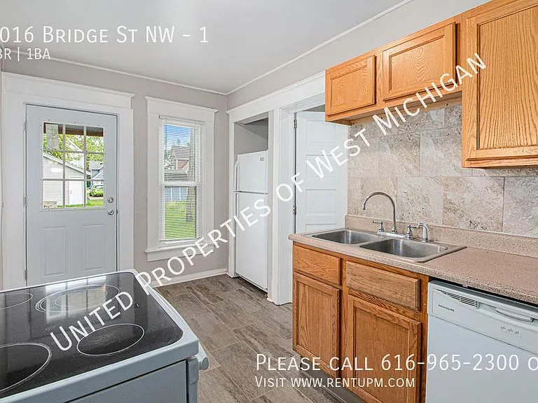 1016 Bridge St NW #1 — Photo 10