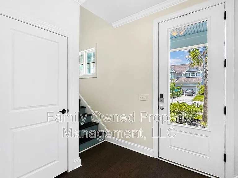 128 Whaler Ave — Photo 6