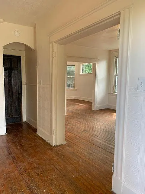 4 bed, 1.5 bath, 2400 sqft, $1,650 — Photo 4