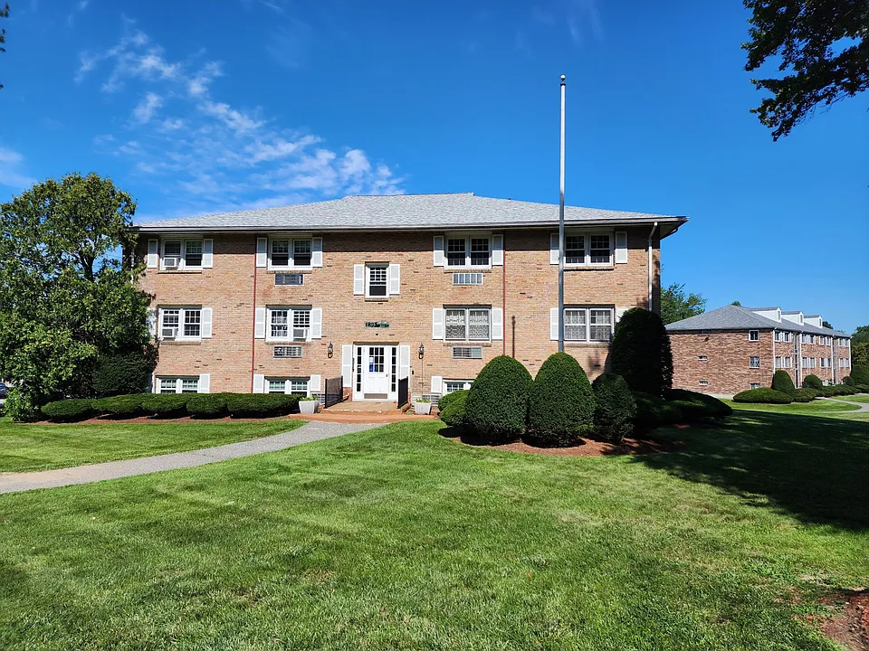 230 Chickering Rd #10