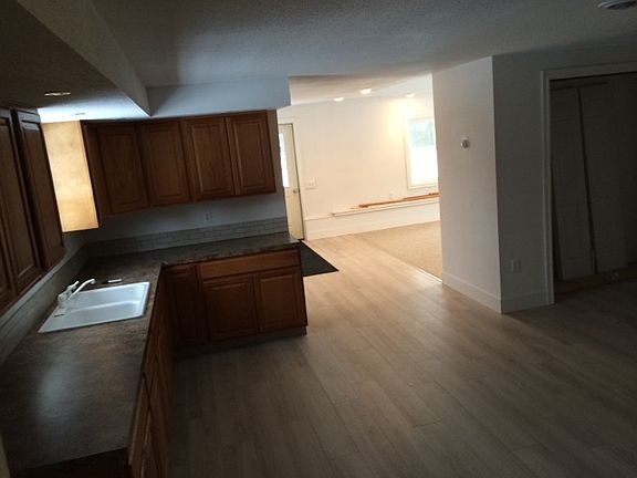 2nd image of 11241 Evergreen St