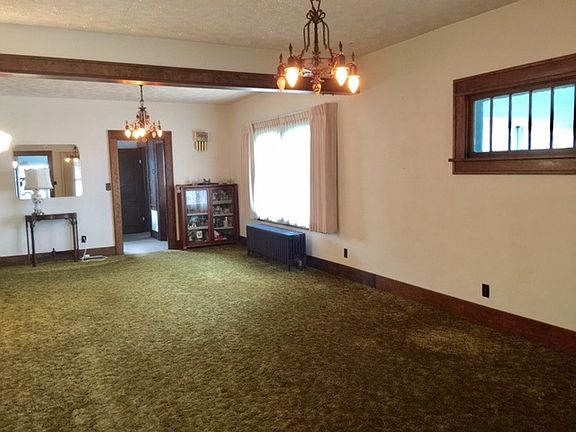 5th image of 802 E 4th St