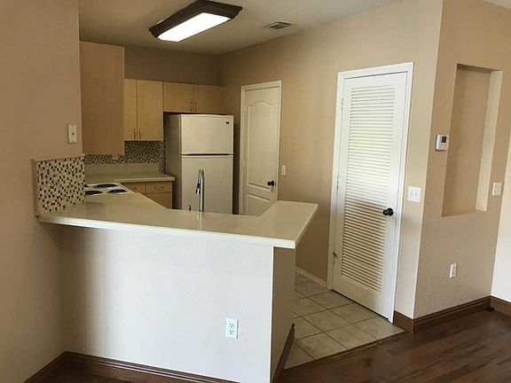 3rd image of 804 Belmont Pl #804