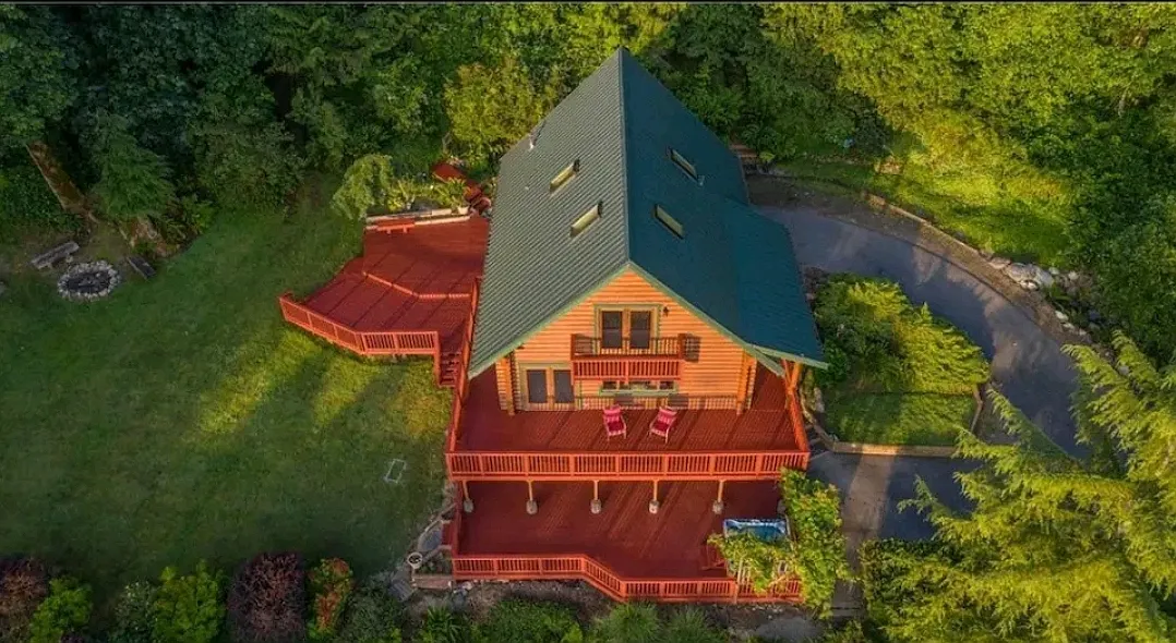 4 bed, 2.5 bath, 2886 sqft, $4,800 — Photo 1