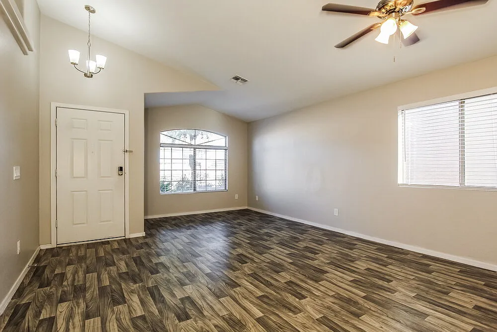 3 bed, 2.0 bath, 1685 sqft, $1,880 — Photo 4