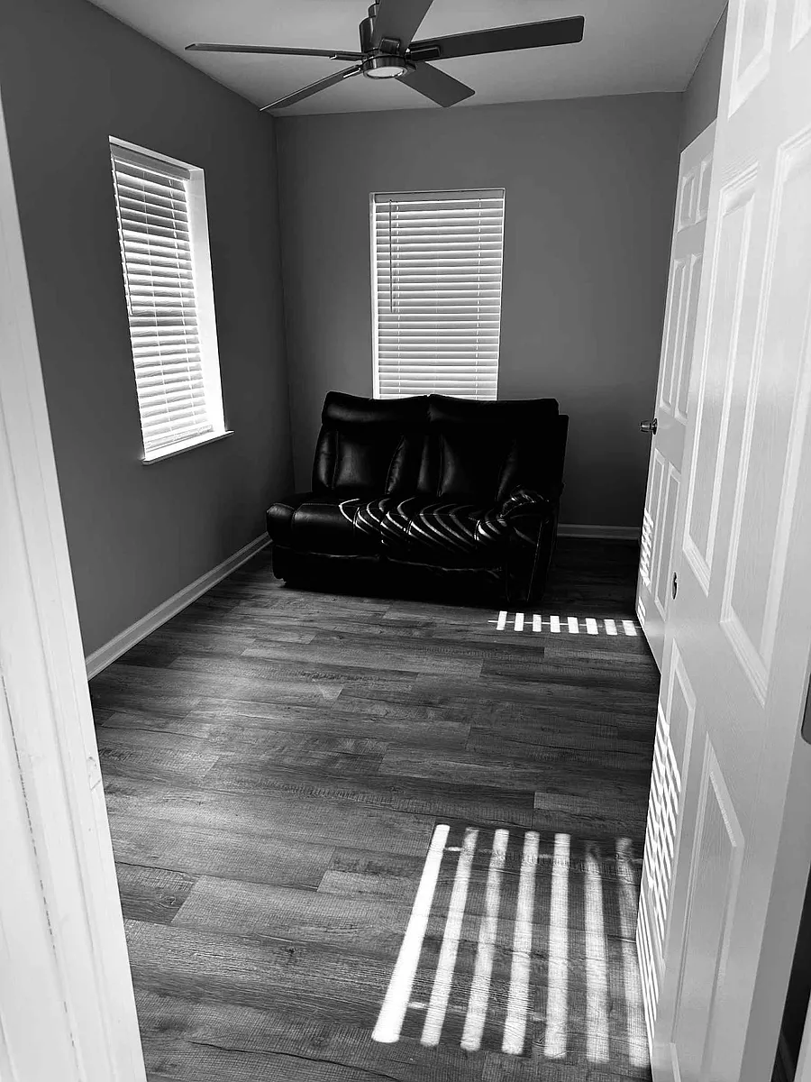 Building Photo - 6 S Monterey Ave #2W