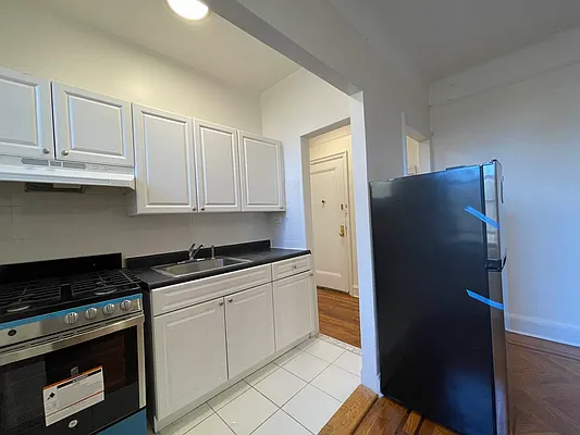 Rented by Hillel Realty Group | media 5