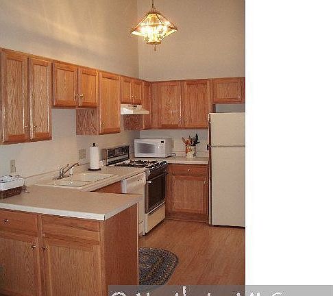 Spacious kitchen with a breakfast bar as well