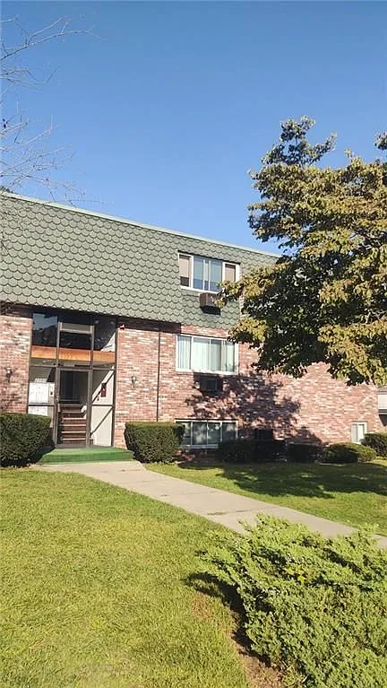 2 bed, 1.0 bath, 1000 sqft, $2,000 — Photo 1