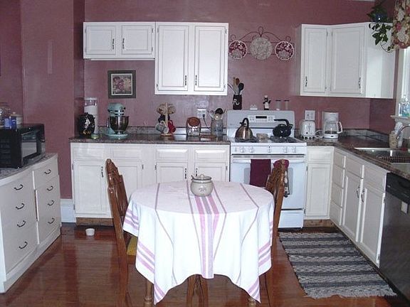 5th image of 402 E Monowau St