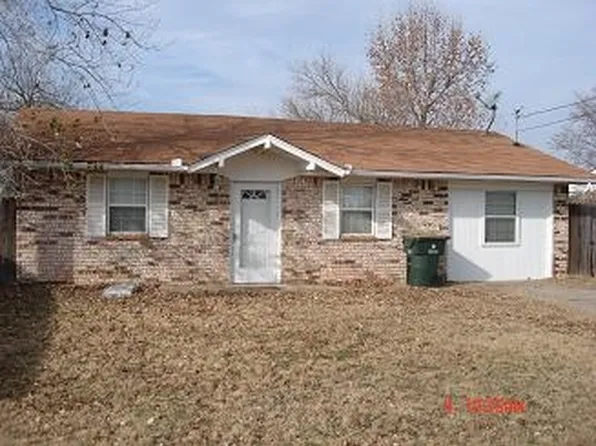 1207 N 2nd St, Marlow, OK 73055