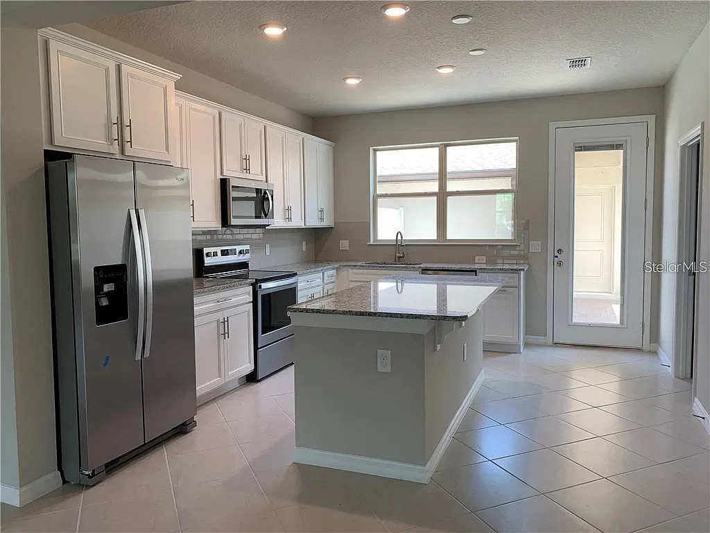3 bed, 2.5 bath, 1617 sqft, $2,250 — Photo 4