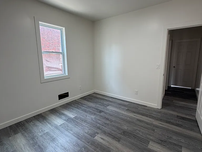4557 Seebaldt St — Photo 11