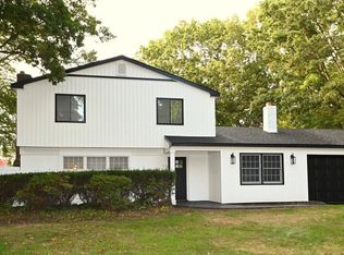 2 Little Hill Rd, Setauket, NY 11733