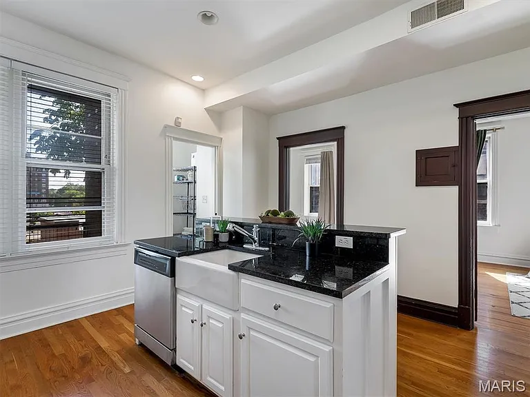 3548 Victor St #2W — Photo 15