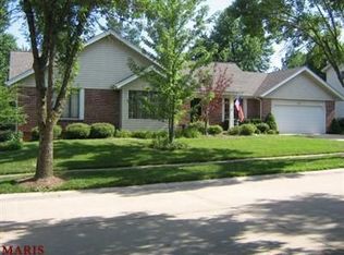16053 Meadow Oak Dr, Chesterfield, MO 63017