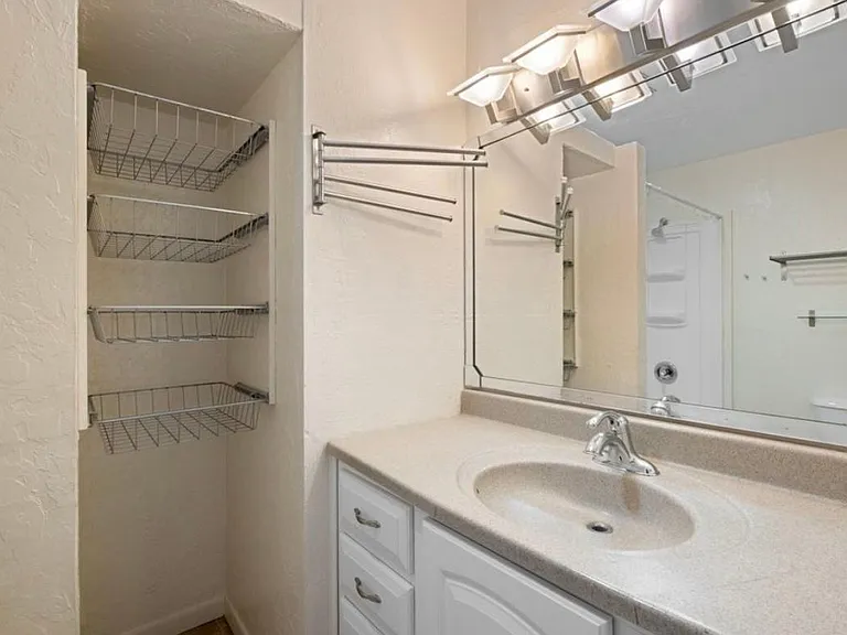 4029 NW Ozmun Ave #B — Photo 10