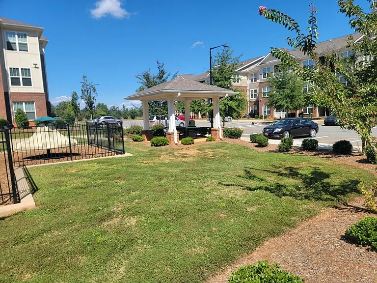 Camden Pointe — Photo 7