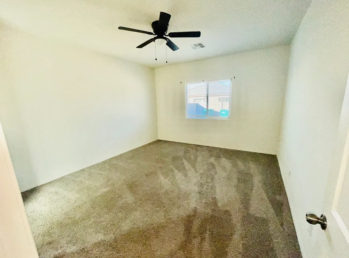 4 bed, 1915 sqft, $2,050 — Photo 4
