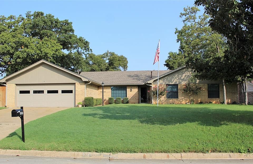 1st image of 1225 Mockingbird St