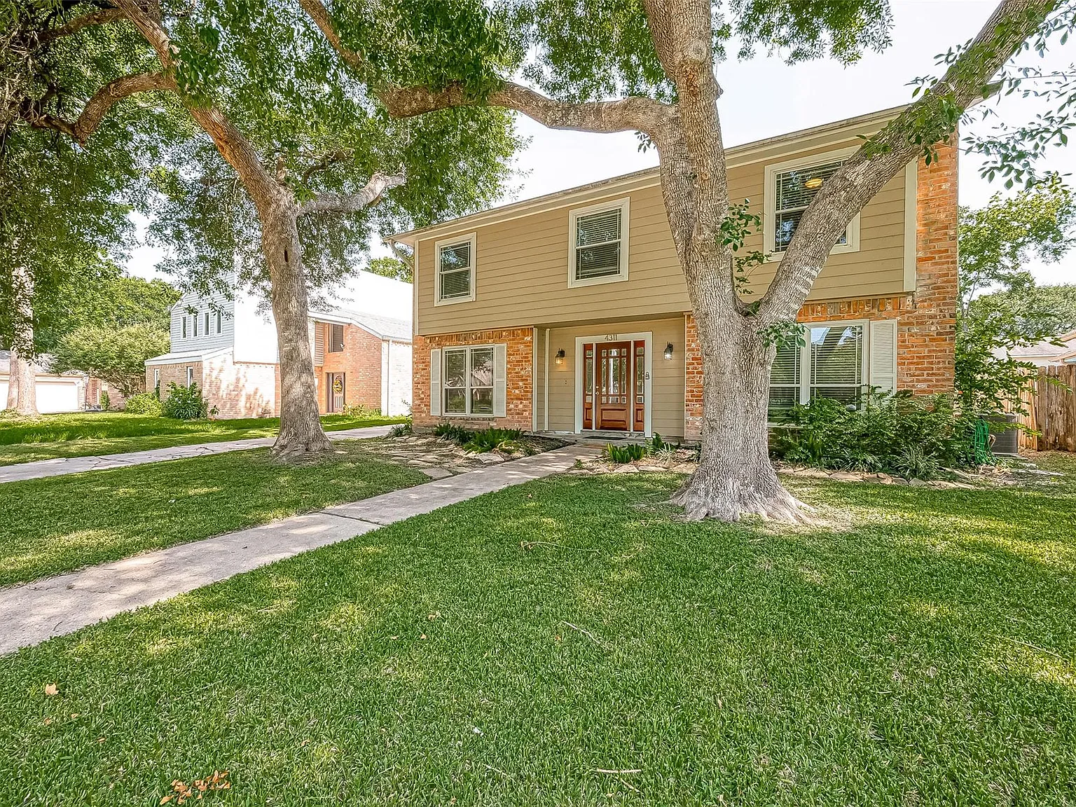 4 bed, 2.5 bath, 2424 sqft, $2,995 — Photo 3