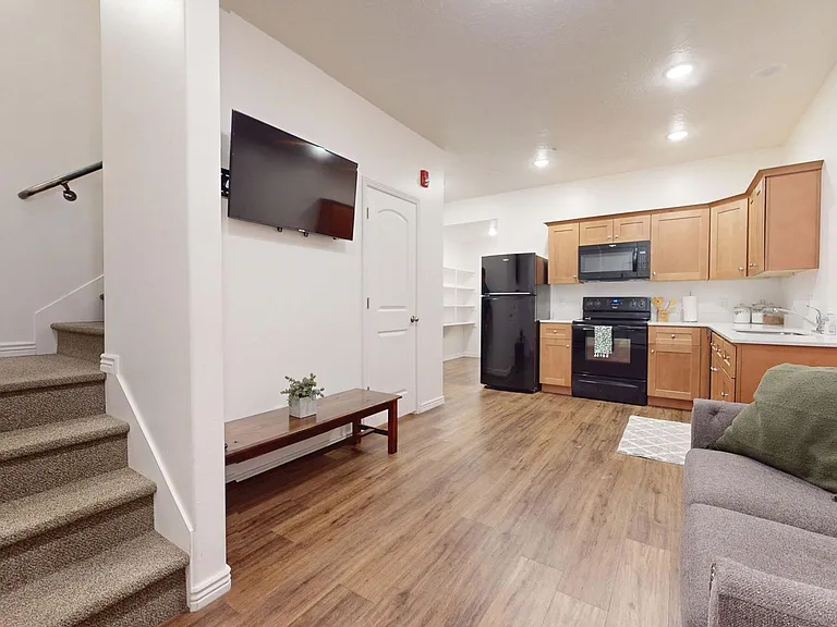 1055 W 400 N — Photo 17