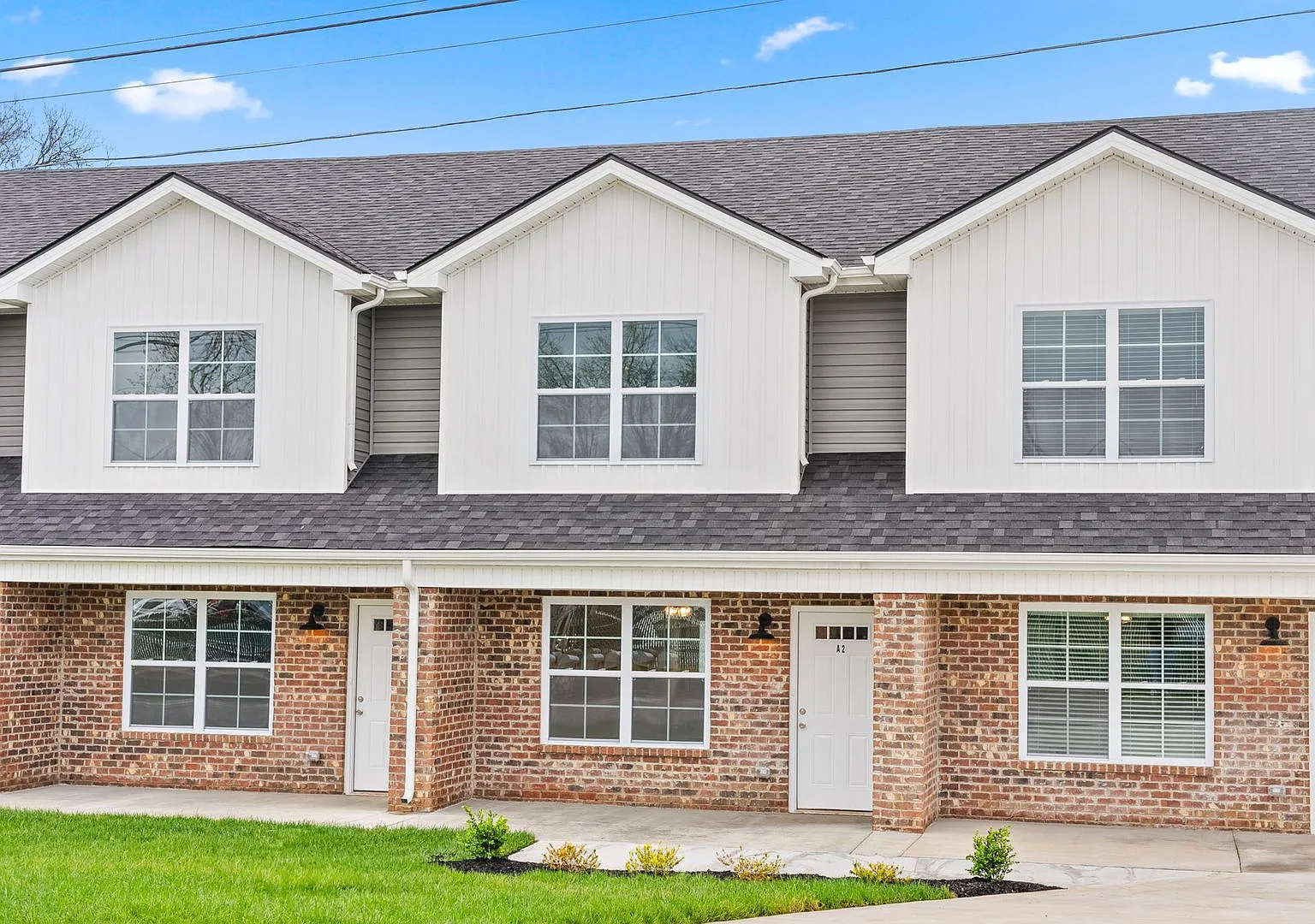 1/2 off First Month! Close to downtown Clarksville & APSU! 2 Bed/2.5 Bath townhouse! — Photo 3