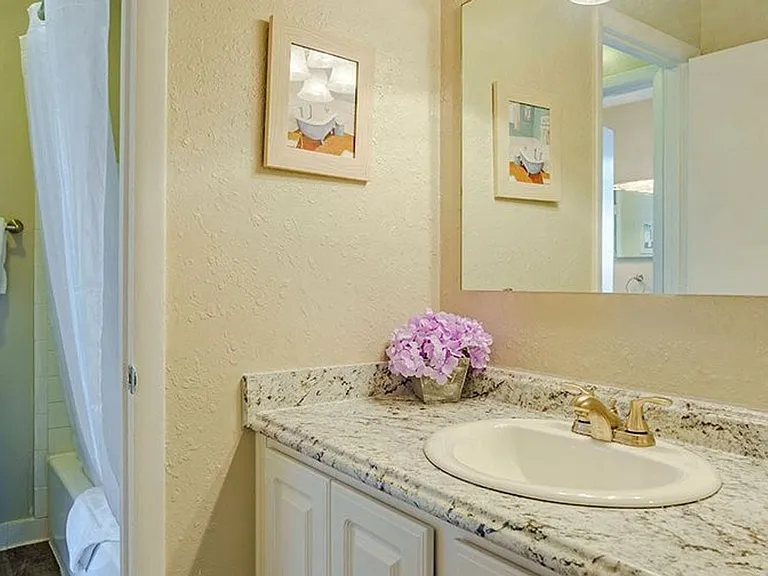 Gleneagle Apartment Homes — Photo 96