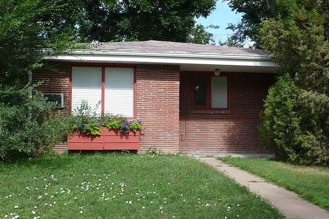 2 bed, 748 sqft, $2,450 — Photo 2