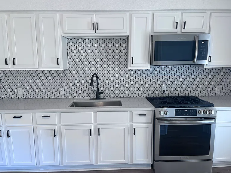 1028 E Potter Ave — Photo 18