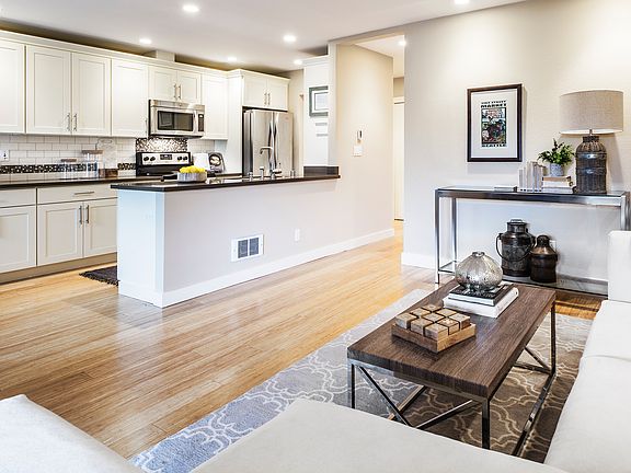 5th image of 10415 NE 32nd Pl APT E301
