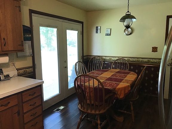 3rd image of 2609 Glenview Dr