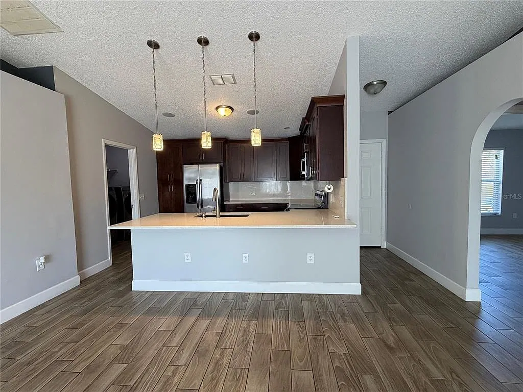 3 bed, 2.0 bath, 1328 sqft, $2,200 — Photo 4