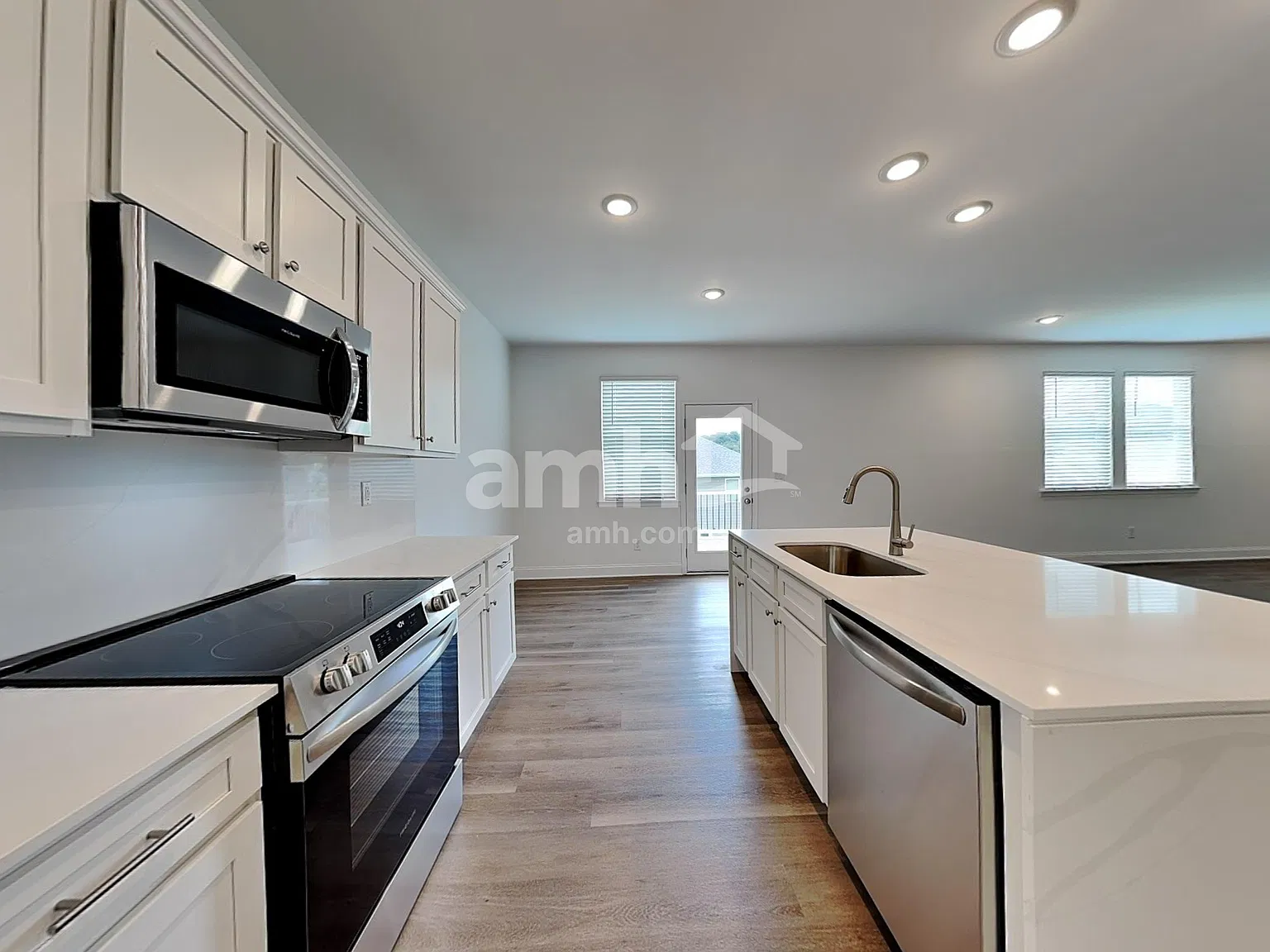 5 bed, 3.5 bath, 2969 sqft, $2,970 — Photo 3