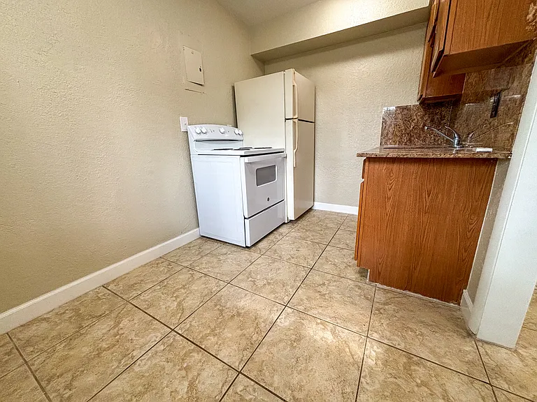 1800 NE 24th Ave #2 — Photo 6