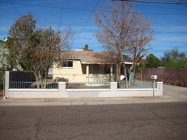 1406 W Vogel Ave — Photo 2