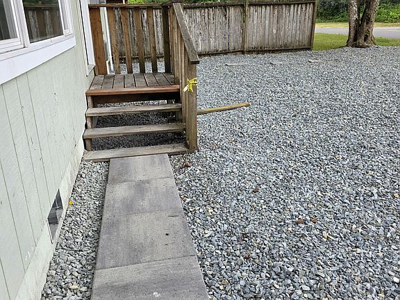 steps going up to front door