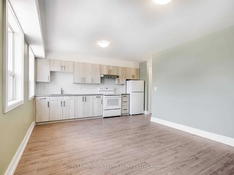 86 Givins St #UPPER — Photo 15