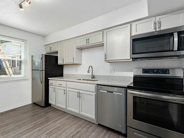 Kendal, 4406-4418 Pennsylvania Ave #4414-05, Kansas City, MO 64111