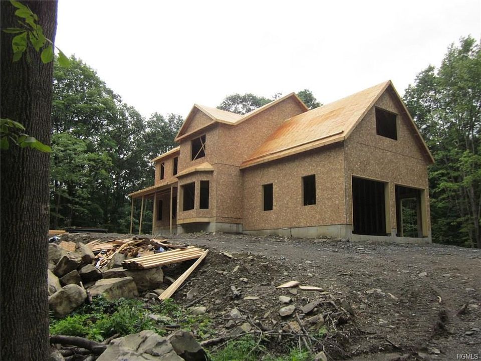 2nd image of Twin Oaks Dr
