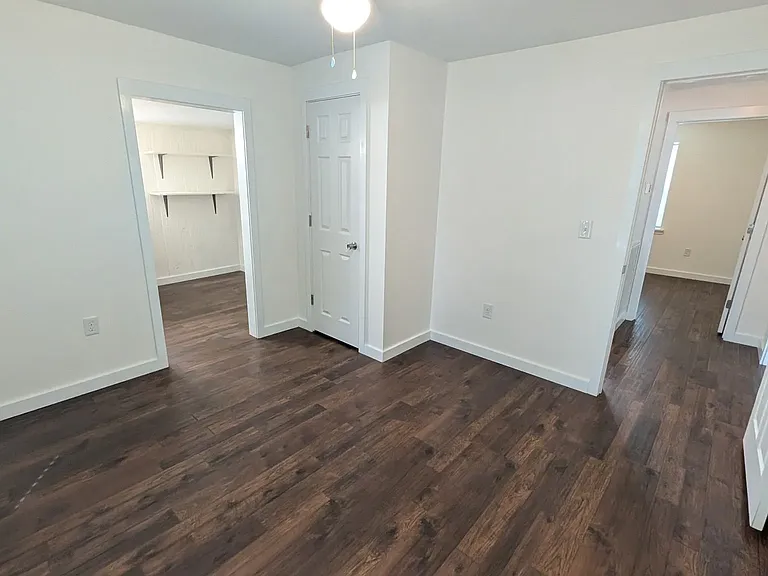 225 Smith St — Photo 8