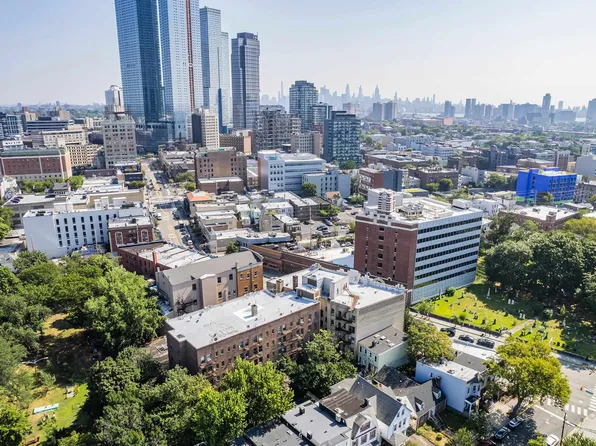 821 Bergen Avenue image 4 of 20