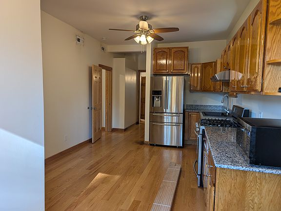 3rd image of 2922 N Damen Ave #2