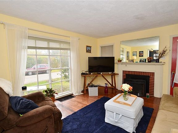 3rd image of 2426 Baur Dr