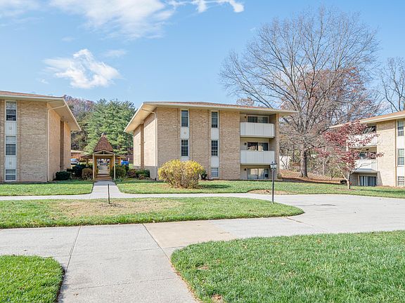 3rd image of 5260 Crossbow Cir Unit 12D