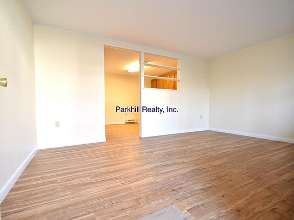 4th image of 16 Oakwood Dr